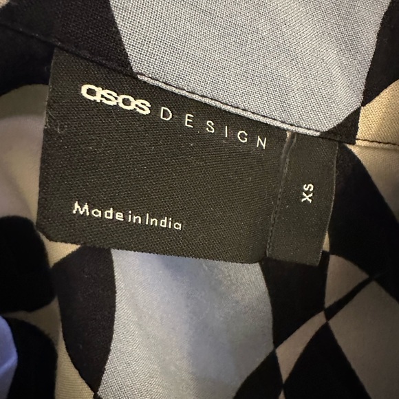 ASOS Design Button Down Revere Short Sleeve Shirt in Black/Cream Geo Print - Picture 7 of 8